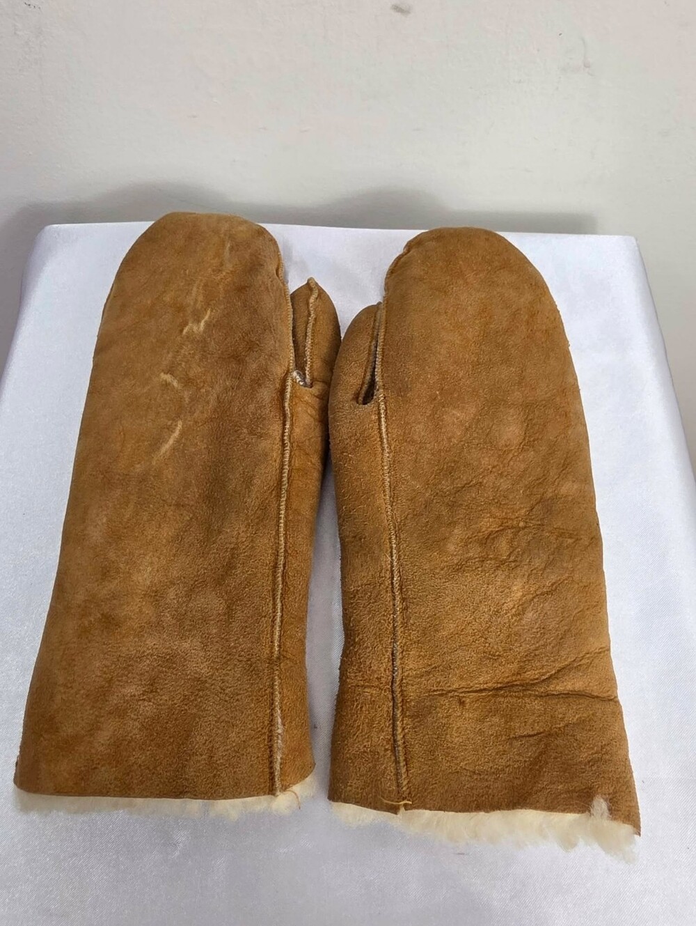 Women's Sheepskin Mittens - Chestnut Brown Wool